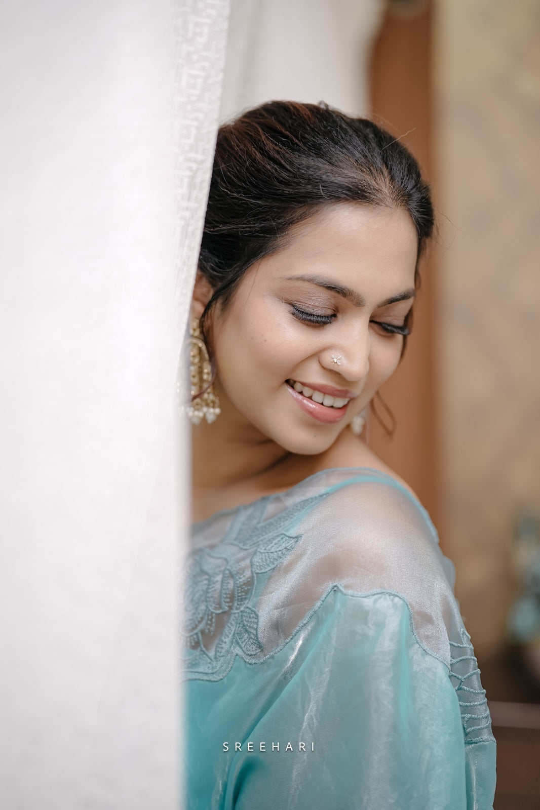 ✨ Aloura – Premium Glass Tissue Saree