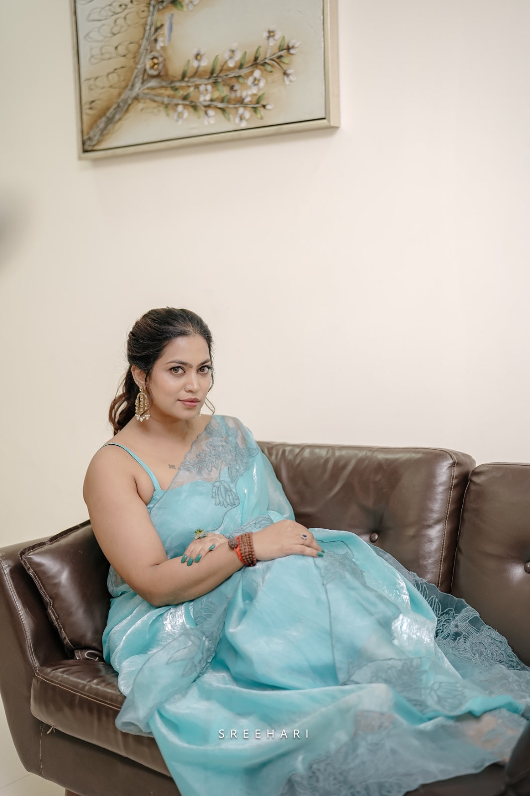 ✨ Aloura – Premium Glass Tissue Saree