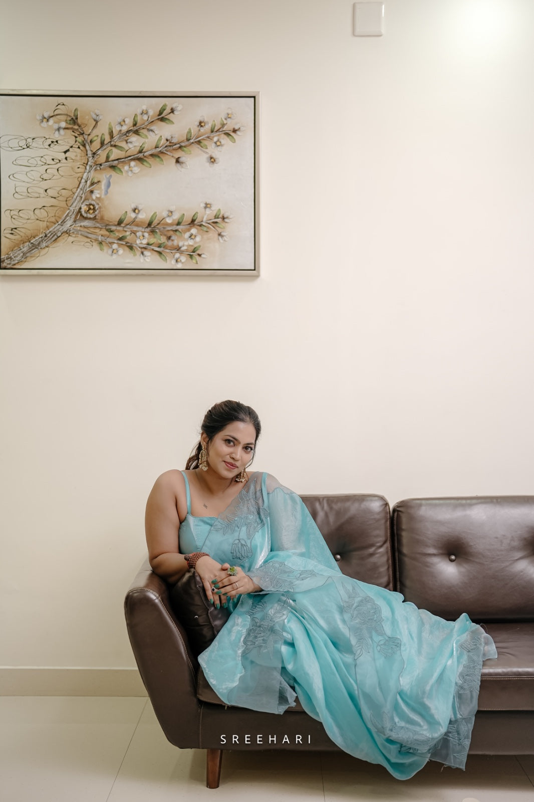 ✨ Aloura – Premium Glass Tissue Saree