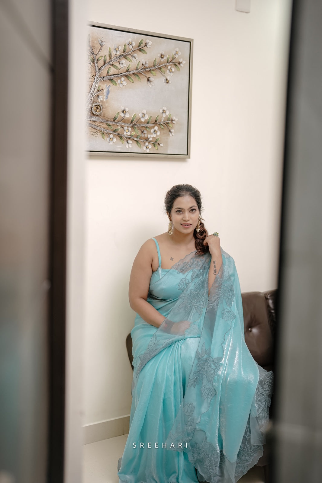 ✨ Aloura – Premium Glass Tissue Saree