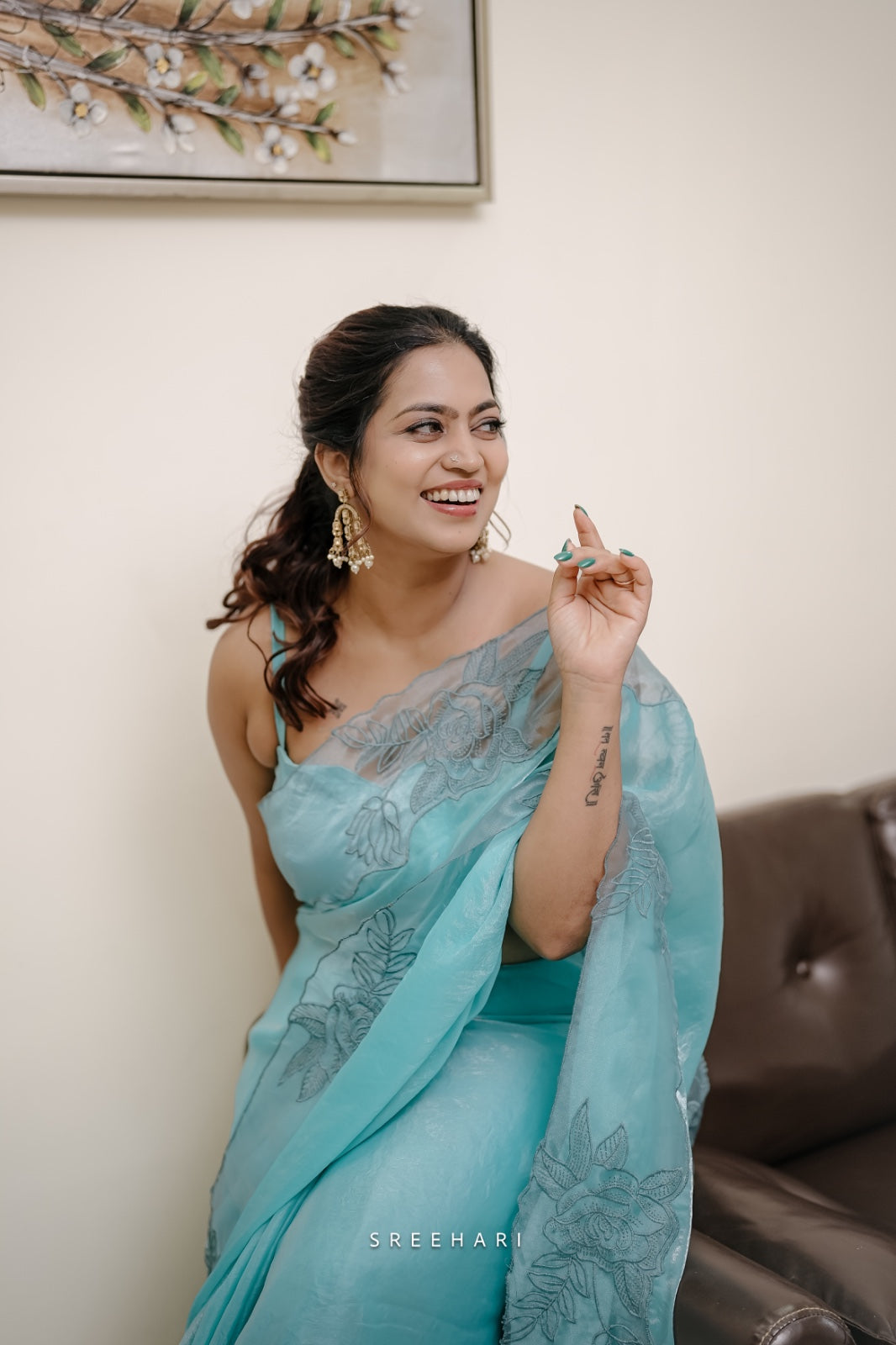 ✨ Aloura – Premium Glass Tissue Saree