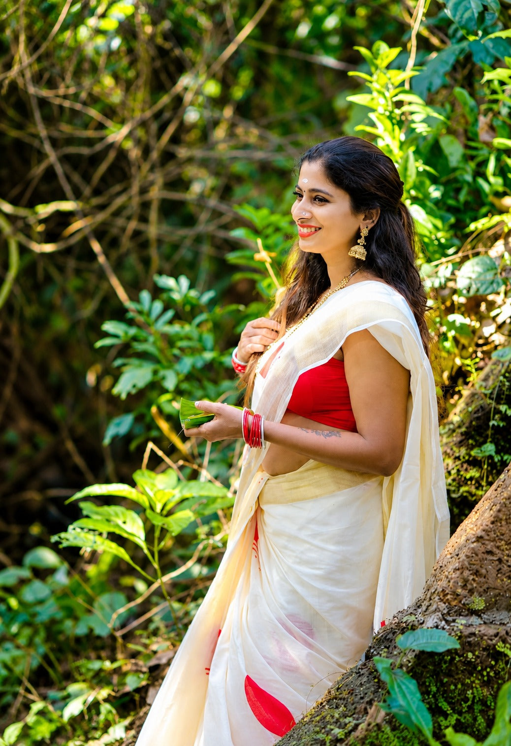 Sindhoorapottu - Red Polka print set saree