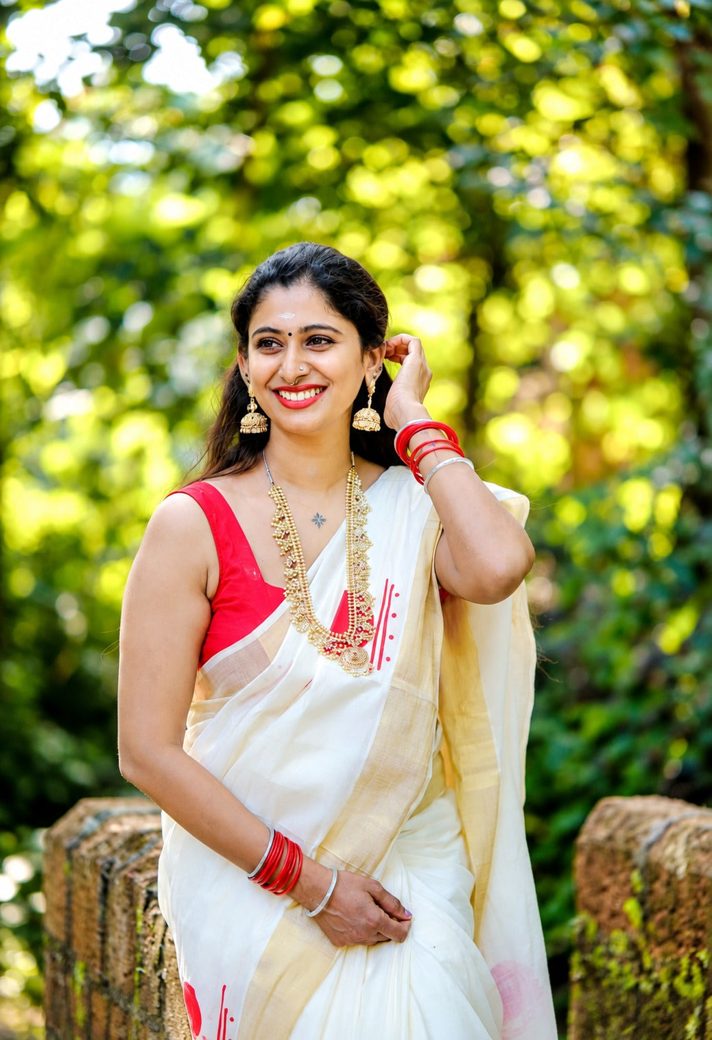 Sindhoorapottu - Red Polka print set saree