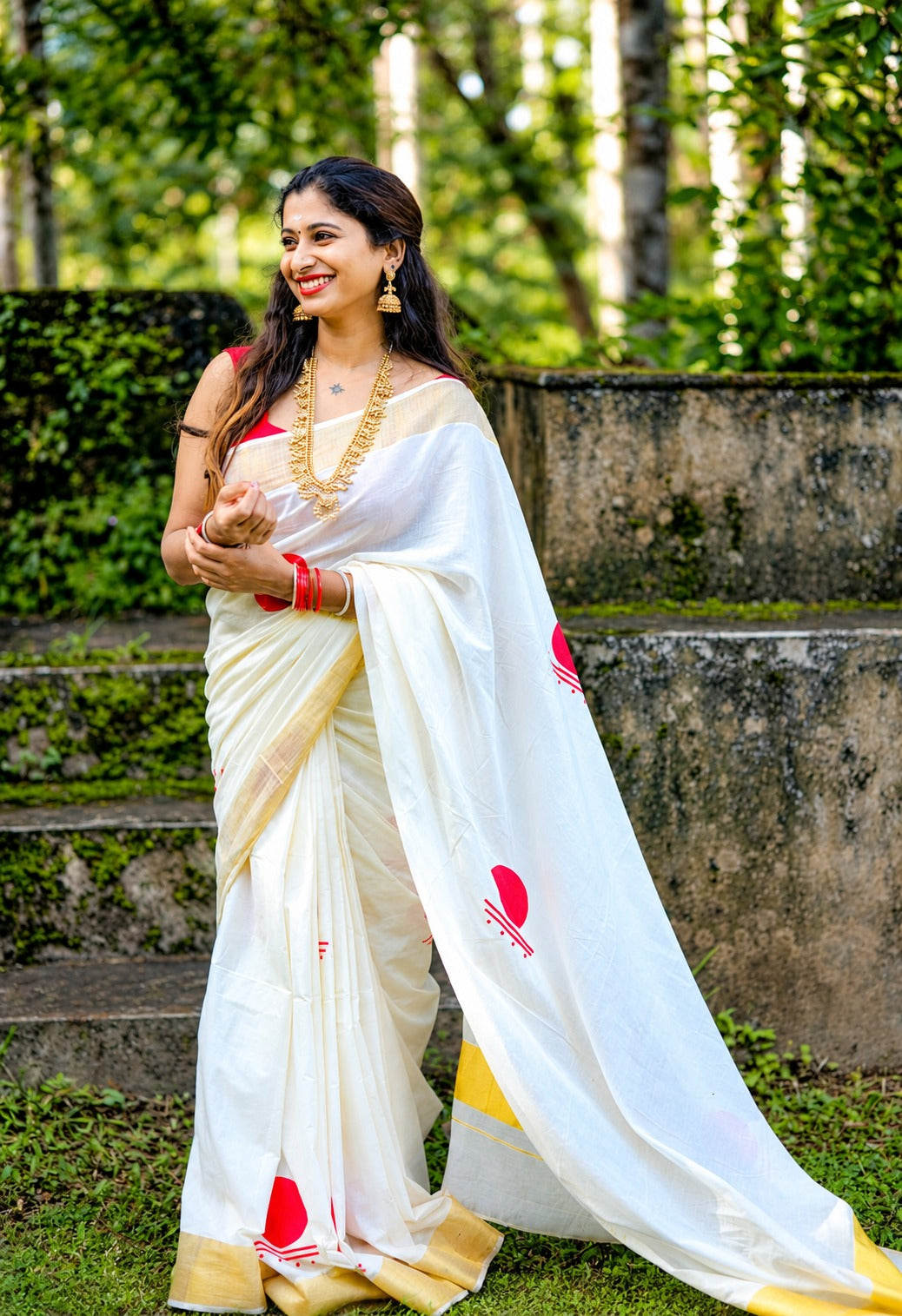 Sindhoorapottu - Red Polka print set saree