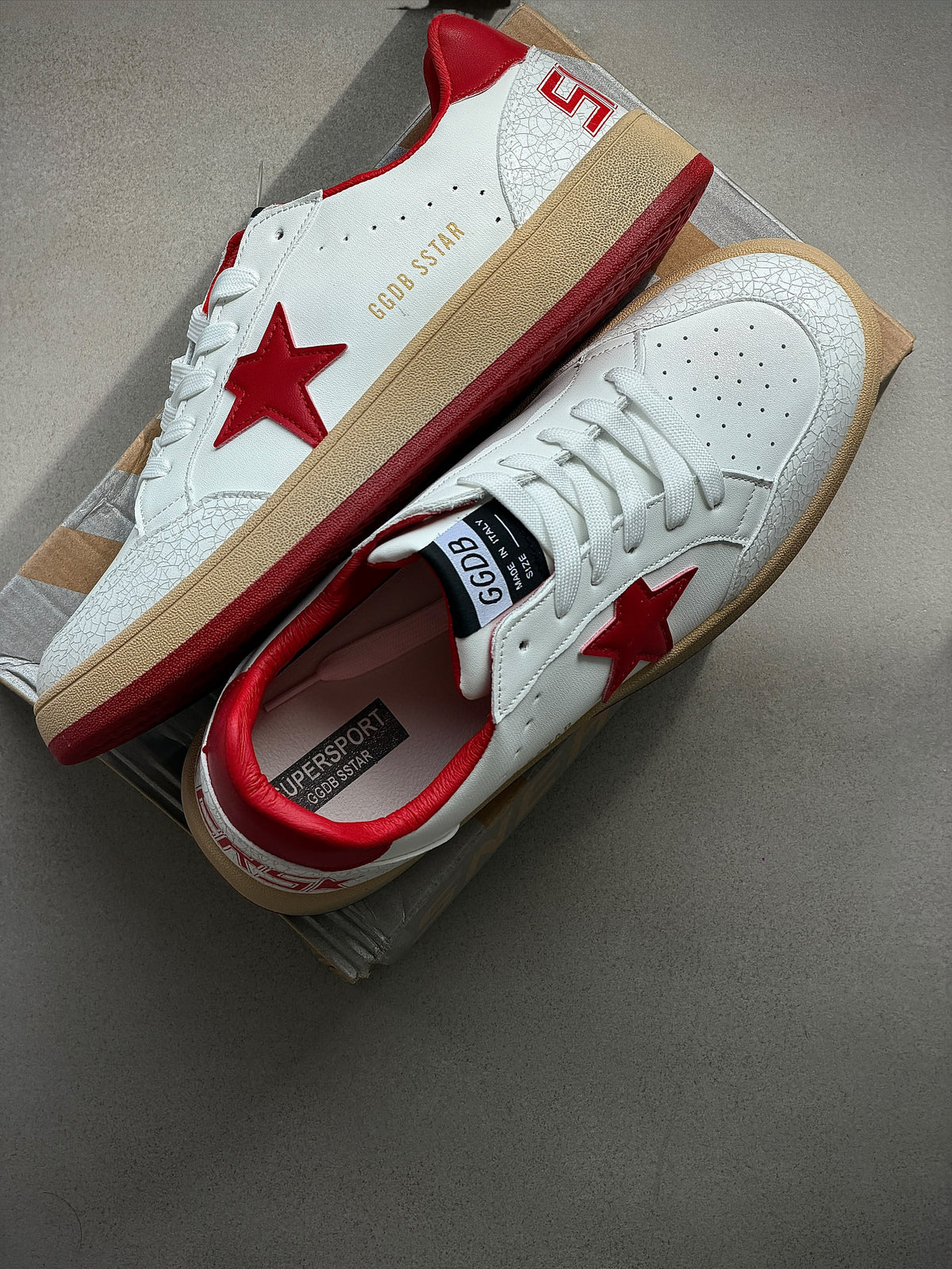 GOLDEN GOOSE